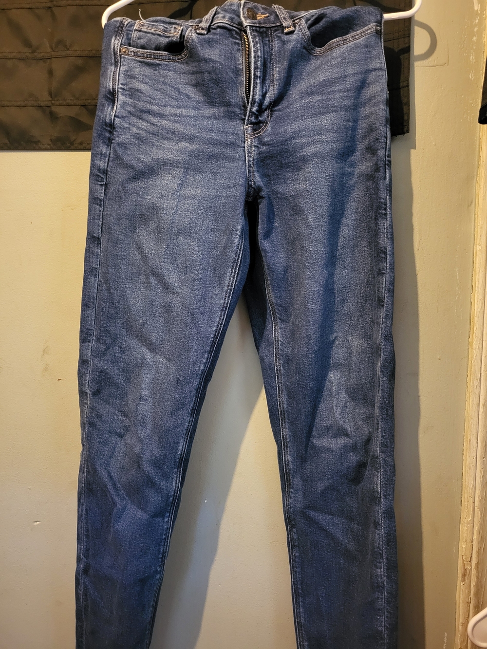 American Eagle Outfitters Women's Skinny Jeans in Medium Blue Wash